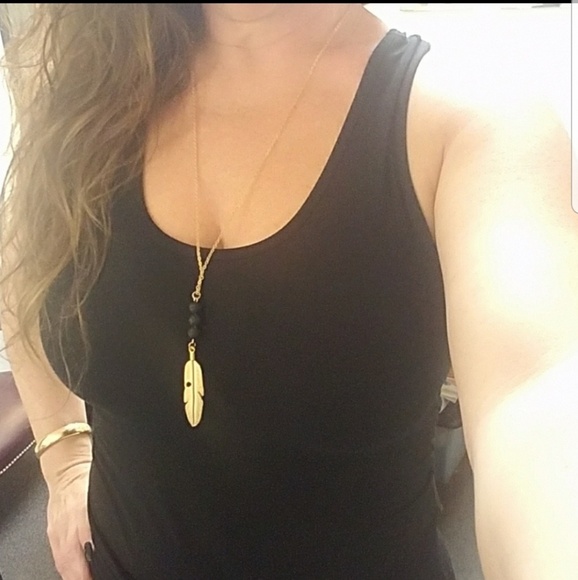 Lava rock feather diffuser necklace, New - Picture 3 of 5